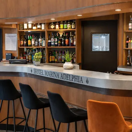Logis & Marina D'adelphia 酒店