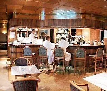 Logis & Marina D'adelphia 4* 艾克斯莱班