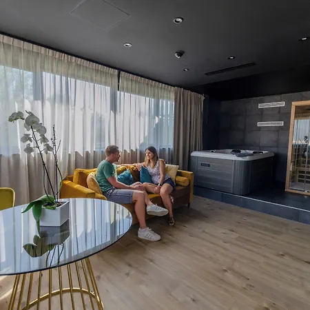 Logis & Marina D'adelphia 4*